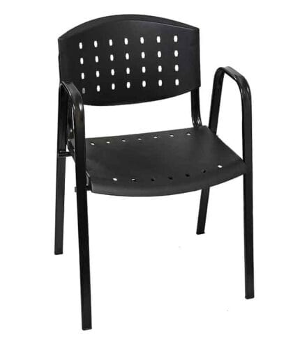 Silla apilable fija de plástico color negro con brazos altos, ideal para espacios públicos y oficina.